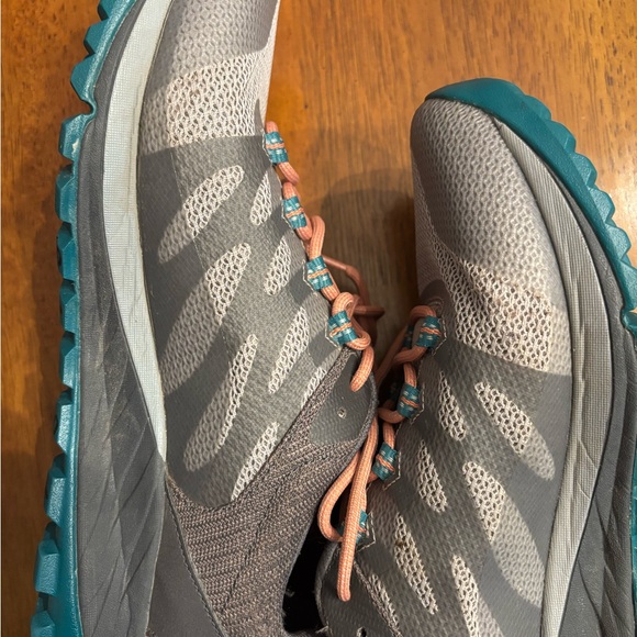 Merrell Antora 2 Trail Running Shoe Women’s Size 10 QForm2 Gray/Coral/Teal - Picture 7 of 11